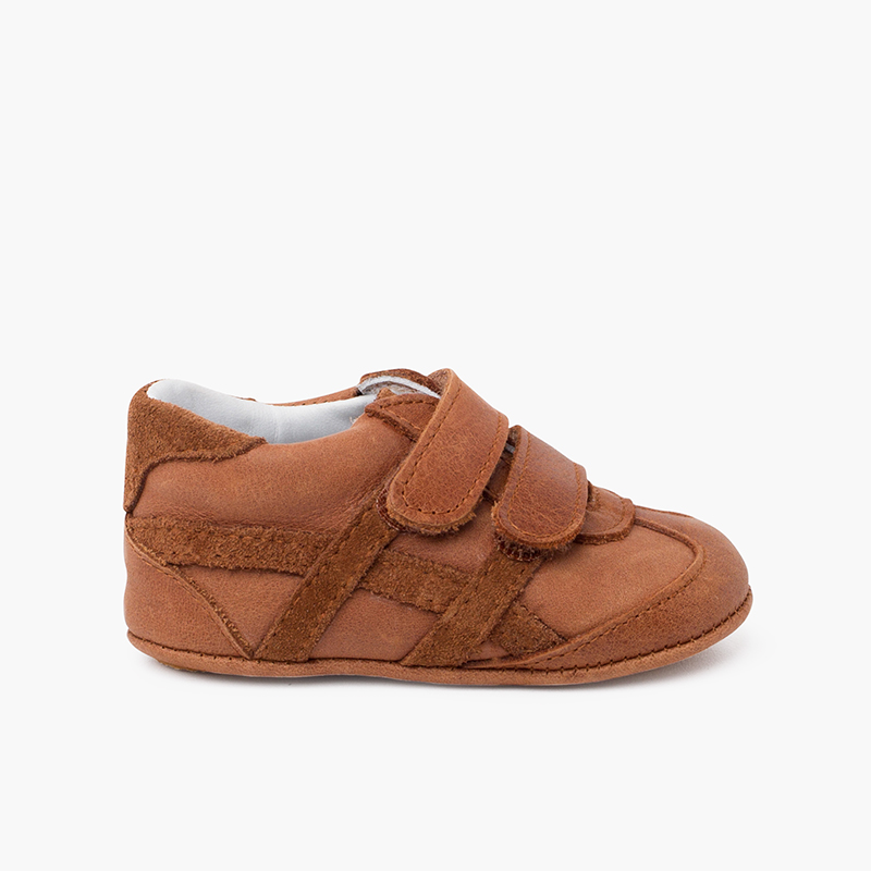 Chaussure bébé de sport avec fermetures adhérentes Chameau
