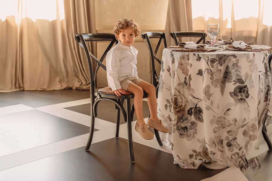 Salomés barefoot suéde garçon premiers pas