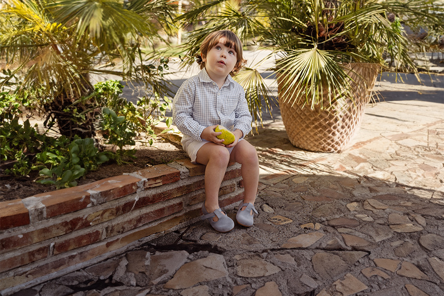 Salomés barefoot suéde garçon premiers pas