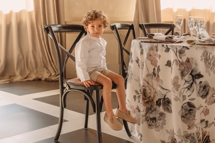 Salomés barefoot suéde garçon premiers pas