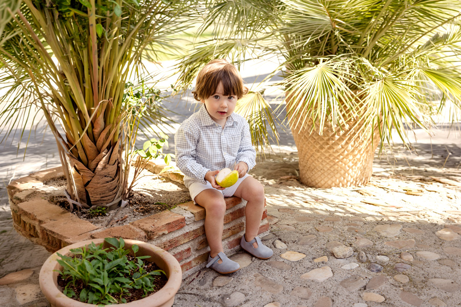 Salomés barefoot suéde garçon premiers pas