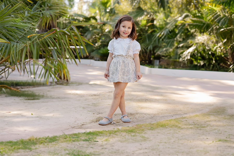 Babies barefoot suéde fille premiers pas