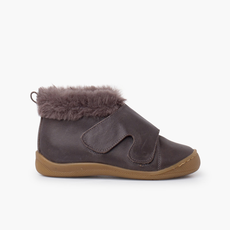 Bottine à col en fourrure avec large bretelle Gris