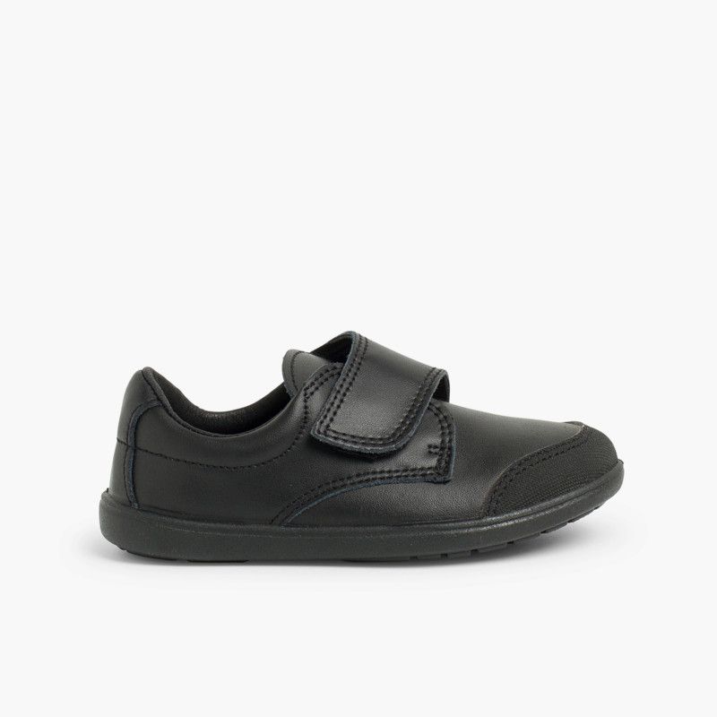 Chaussure d’écolier lavable avec embout renforcé 