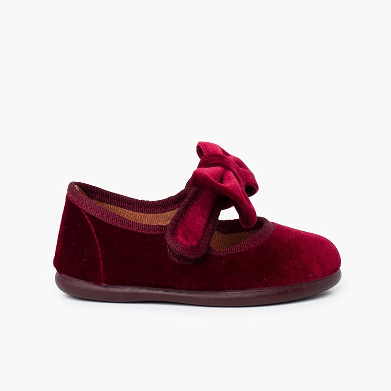 Chaussures babies en velours avec lien à nouer