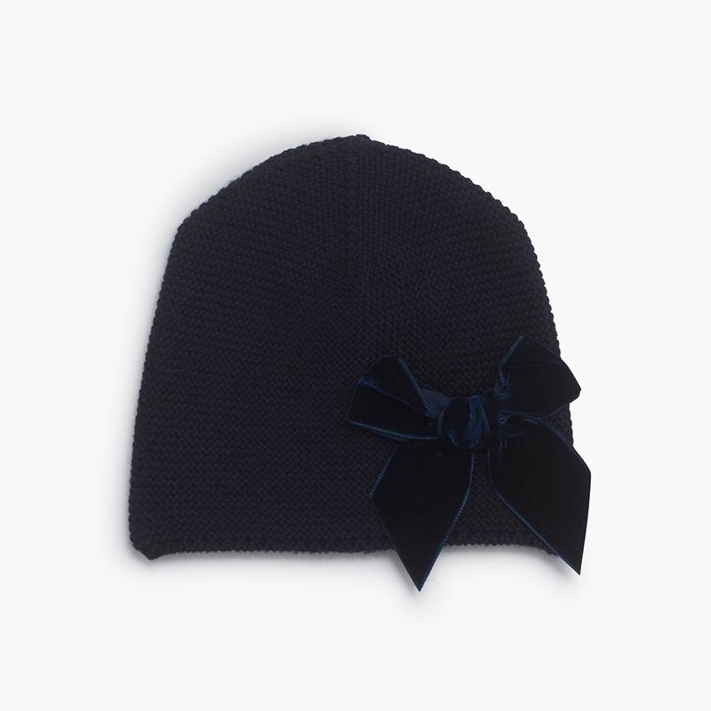Bonnet tricoté avec nœud de velours