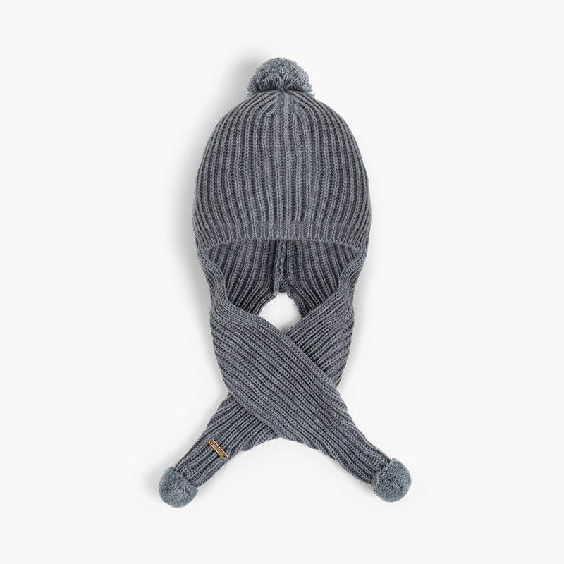Bonnet avec écharpe et pompons