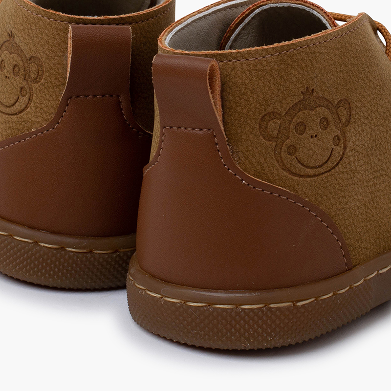 PETIT SINGE SOURIANT