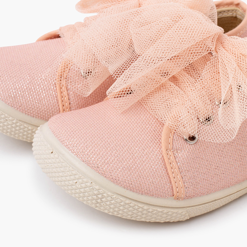 BASKETS ET TULLE