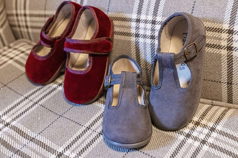 Chaussures babies en velours