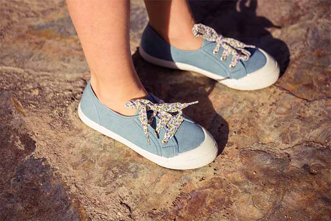 Comment netoyer des tennis en toile avec bout caoutchouc Comment netoyer des tennis en toile avec bout caoutchouc