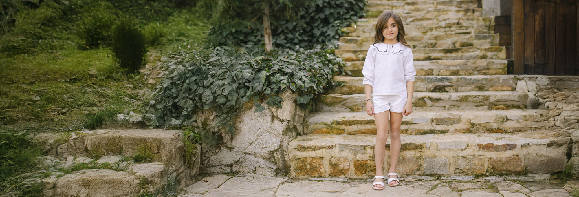 AU PIED DE L’ESCALIER